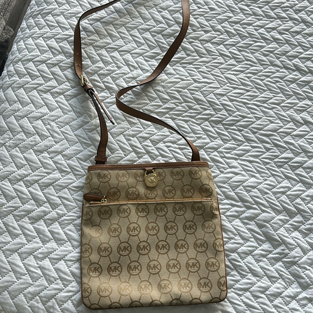 Michael kors crossbody
